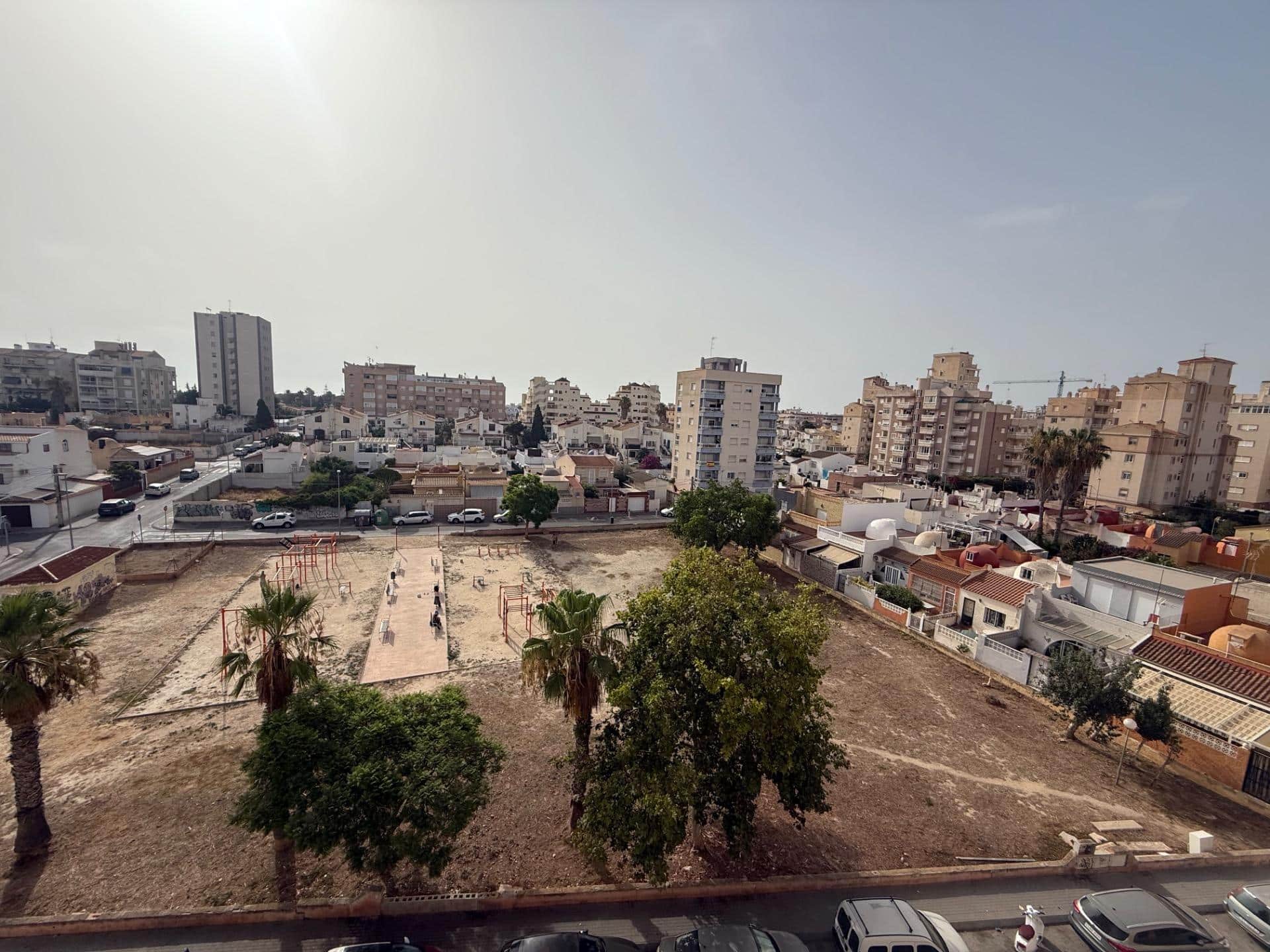 Apartamento con terraza, piscina y parking en Nueva Torrevieja