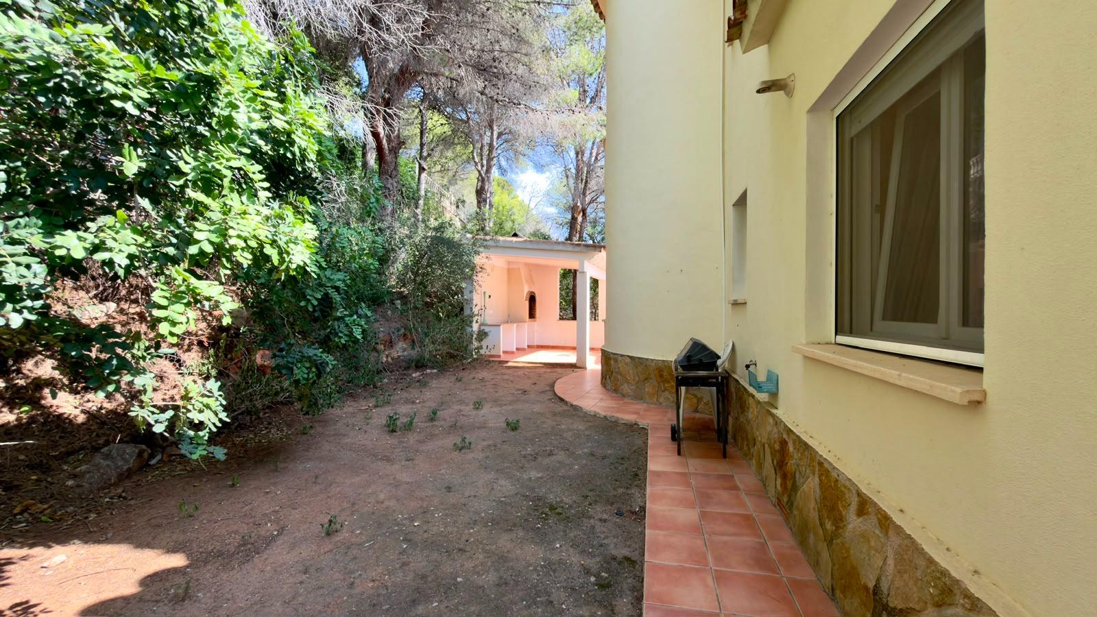 Chalet independiente con vistas al mar y al Montgó
