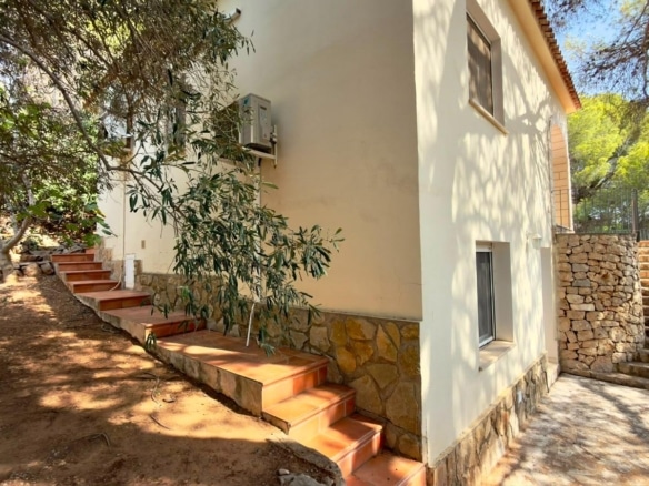 Chalet independiente con vistas al mar y al Montgó