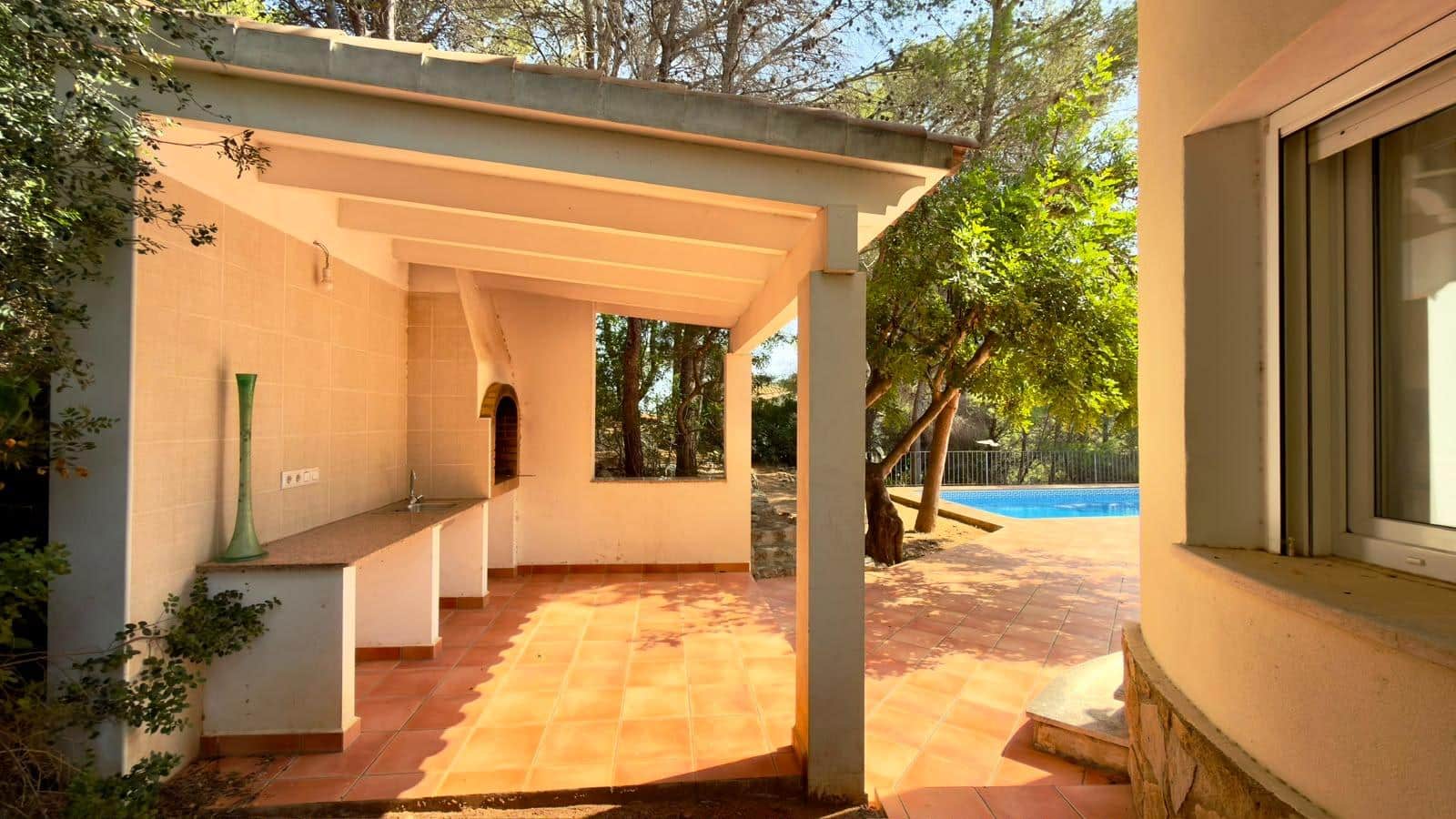 Chalet independiente con vistas al mar y al Montgó