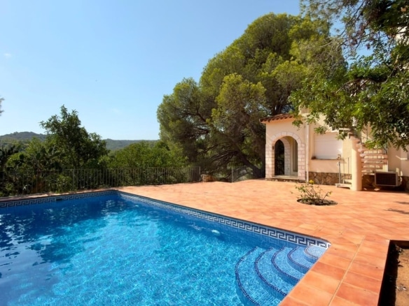Chalet independiente con vistas al mar y al Montgó