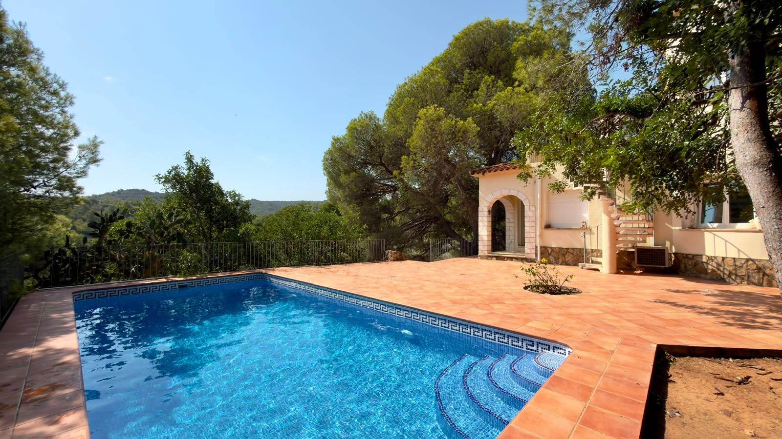 Chalet independiente con vistas al mar y al Montgó