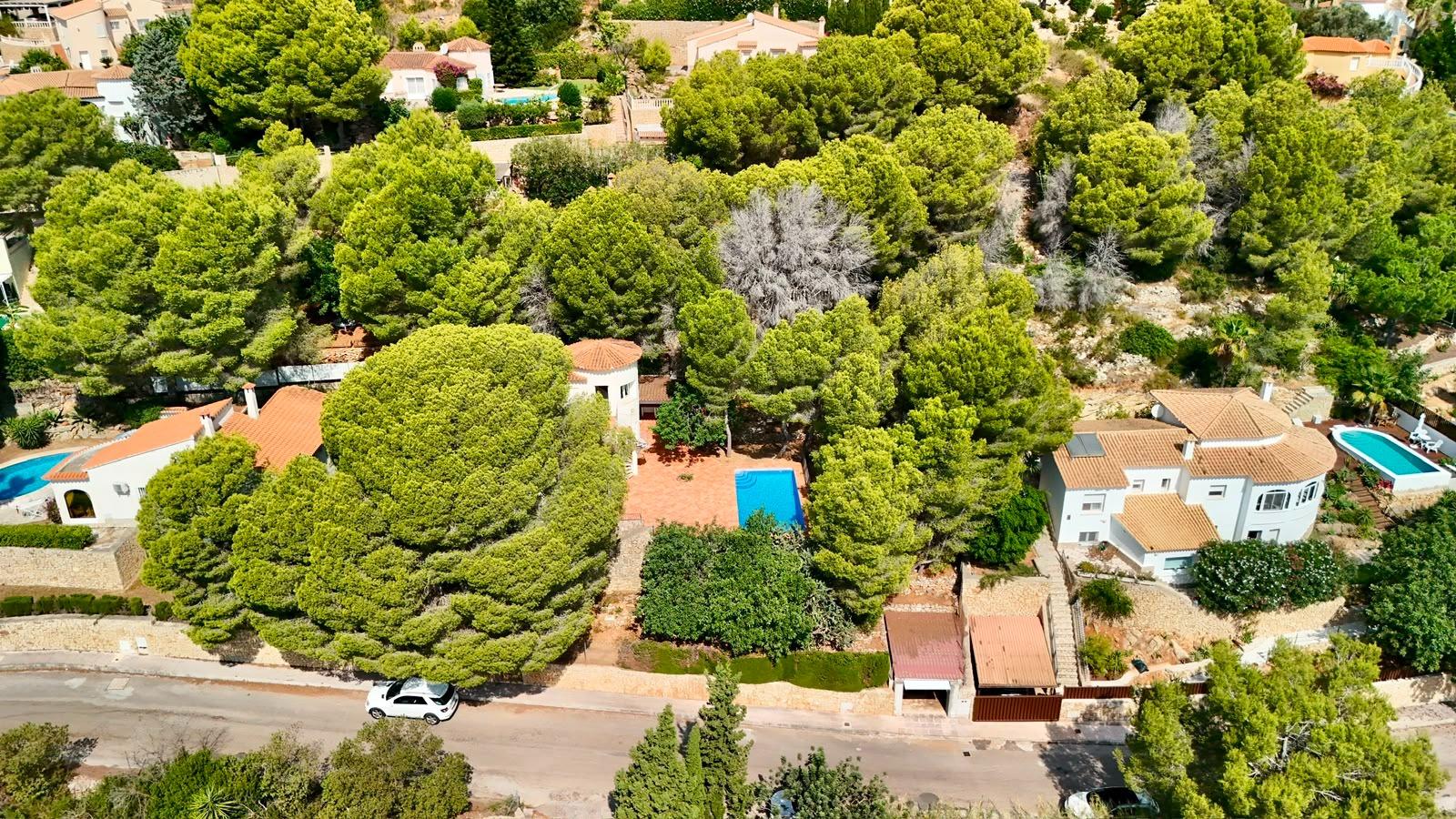 Chalet independiente con vistas al mar y al Montgó