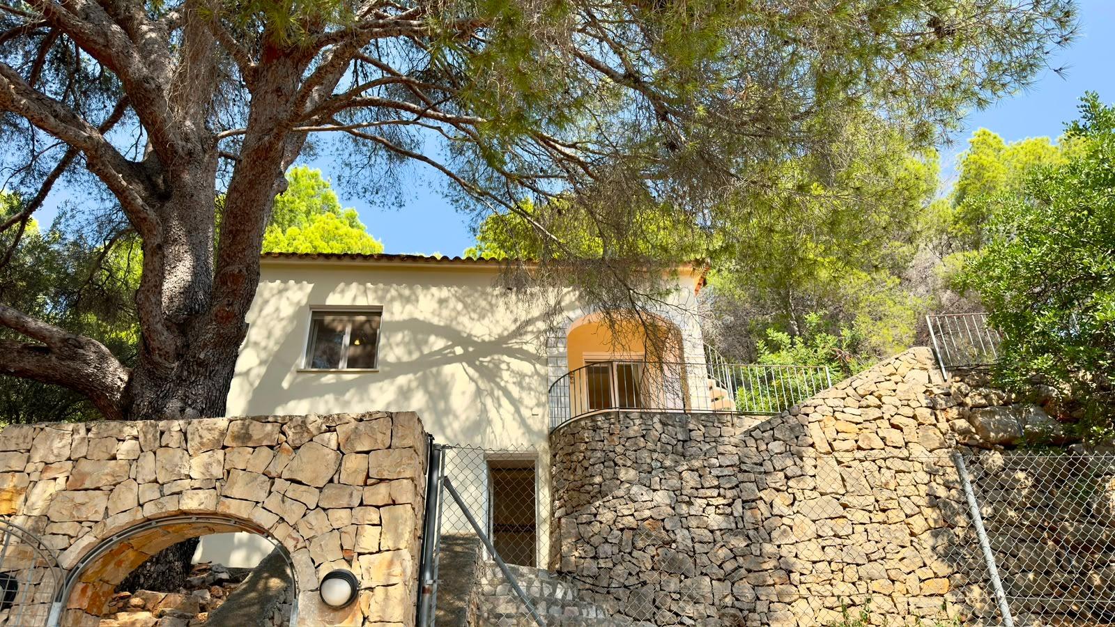 Chalet independiente con vistas al mar y al Montgó
