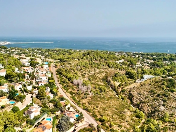 Chalet independiente con vistas al mar y al Montgó