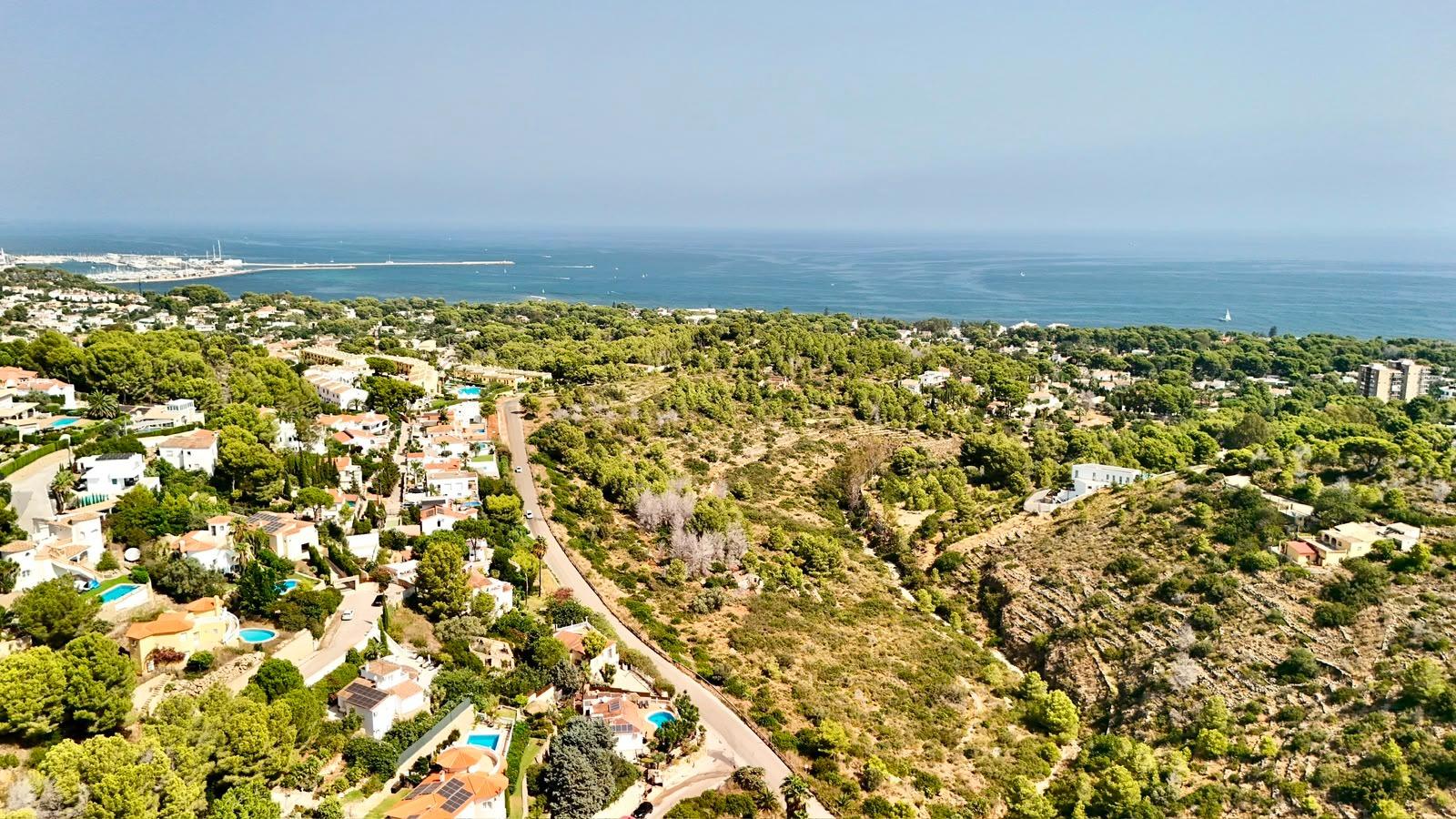 Chalet independiente con vistas al mar y al Montgó