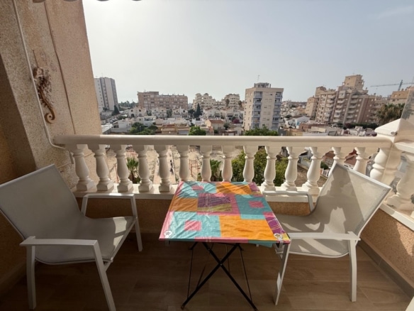 Apartamento con terraza, piscina y parking en Nueva Torrevieja