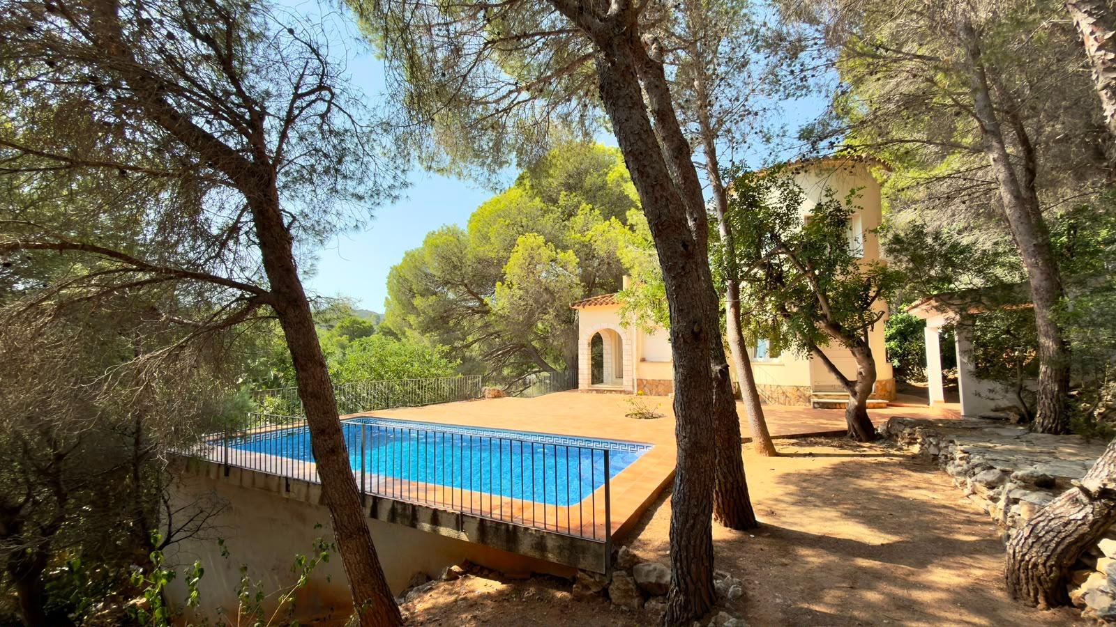 Chalet independiente con vistas al mar y al Montgó