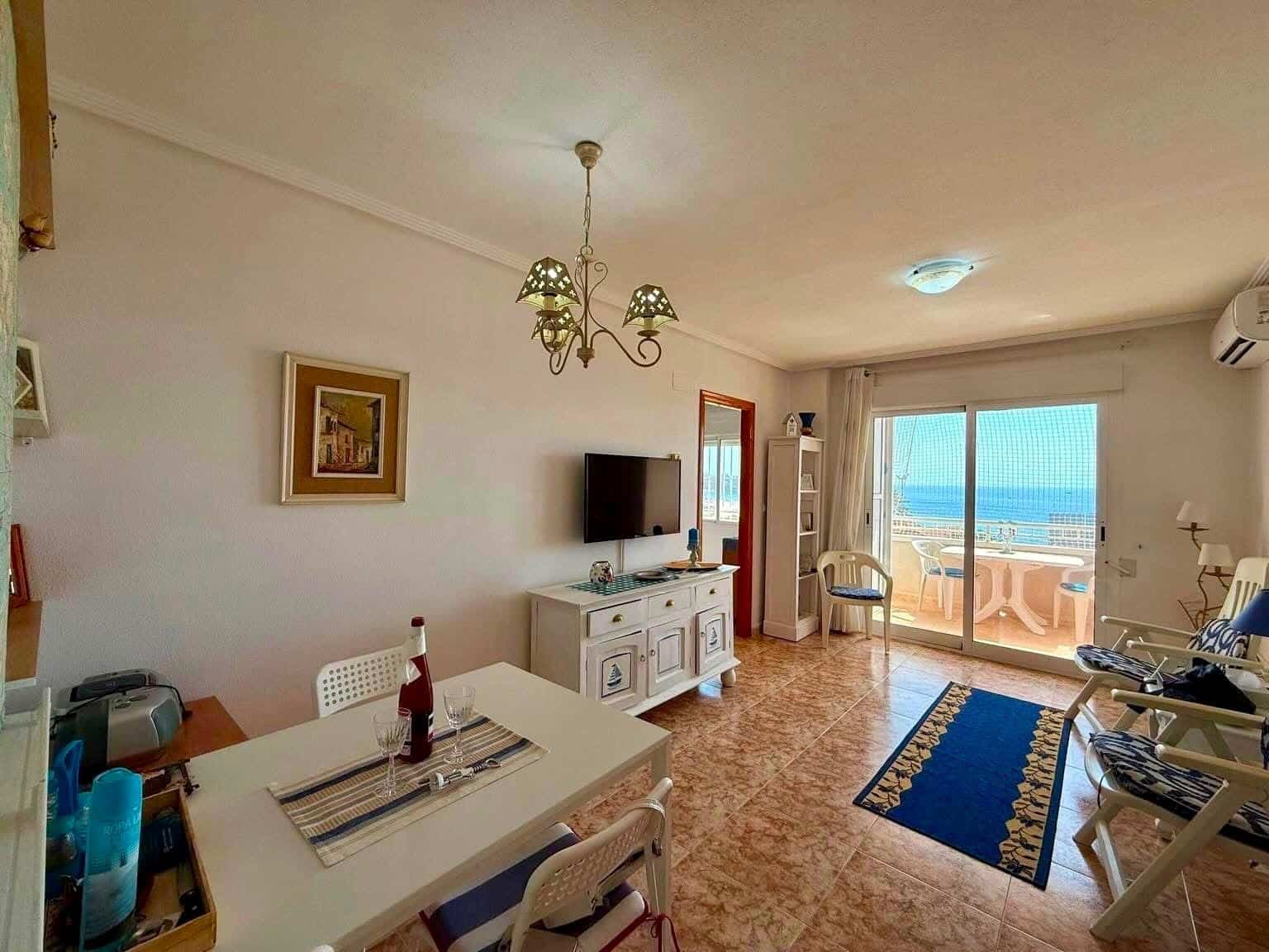 Chalet independiente con vistas al mar y al Montgó
