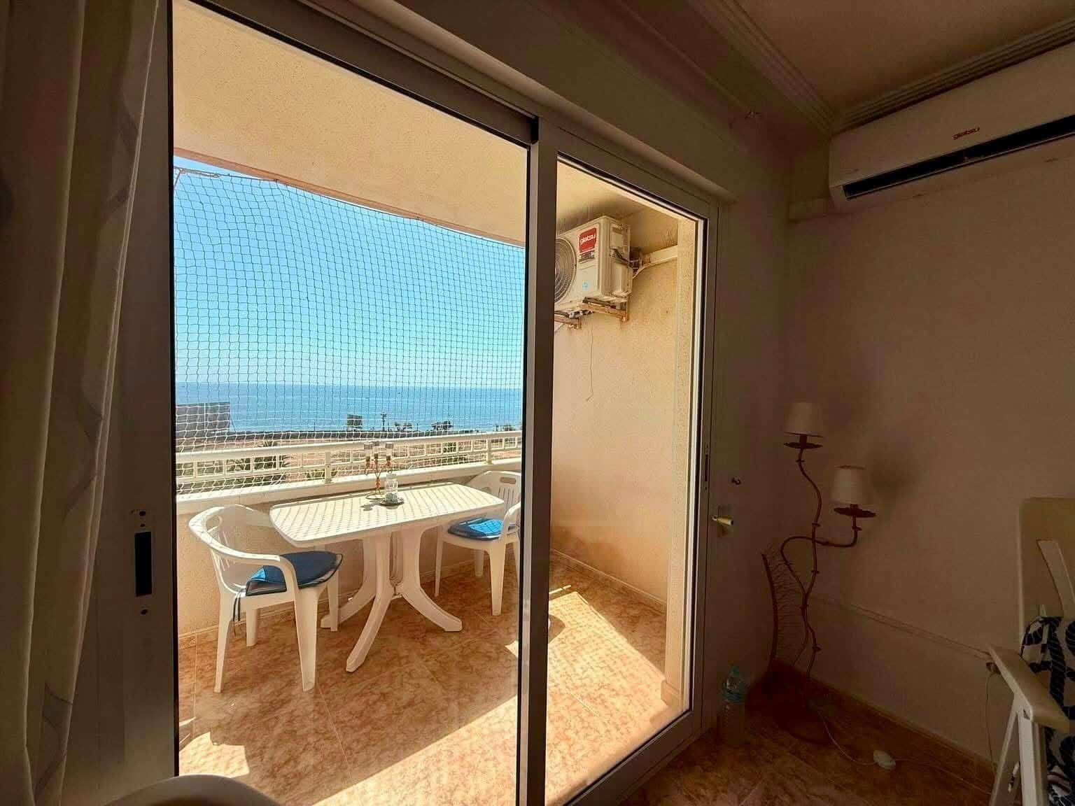Chalet independiente con vistas al mar y al Montgó