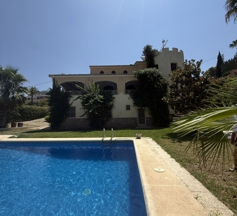 Una finca excepcional en el corazón de Jávea con vistas al Mar y Montgo