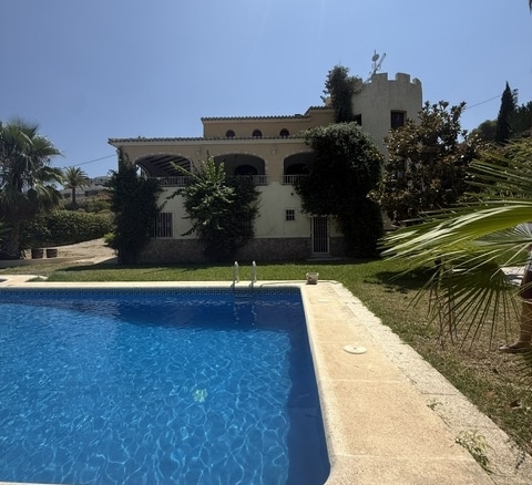 Una finca excepcional en el corazón de Jávea con vistas al Mar y Montgo