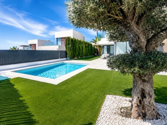 Villa contemporánea amueblada con piscina privada y vistas al mar en Sierra Cortina, Benidorm