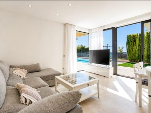 Villa contemporánea amueblada con piscina privada y vistas al mar en Sierra Cortina, Benidorm
