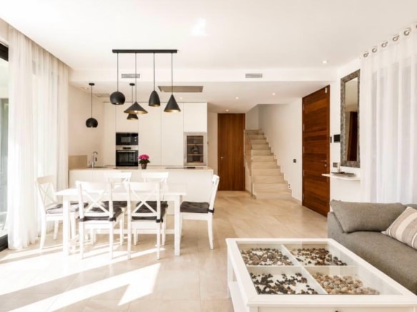 Villa contemporánea amueblada con piscina privada y vistas al mar en Sierra Cortina, Benidorm