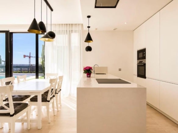Villa contemporánea amueblada con piscina privada y vistas al mar en Sierra Cortina, Benidorm