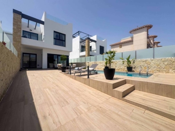 Villa en Punta Prima, Torrevieja cerca de la playa
