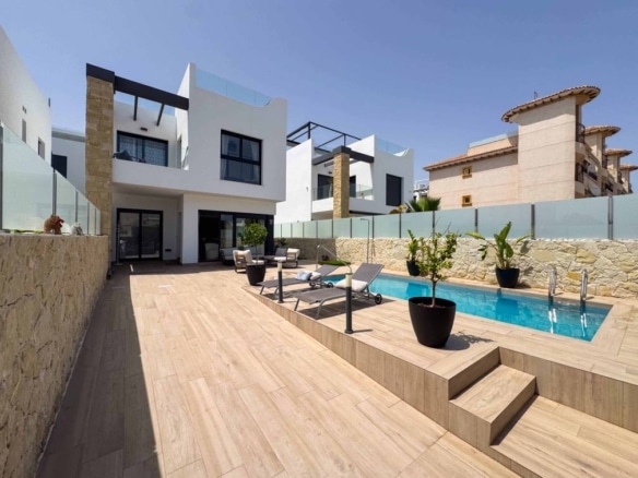 Villa en Punta Prima, Torrevieja cerca de la playa