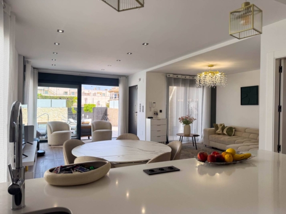 Villa en Punta Prima, Torrevieja cerca de la playa