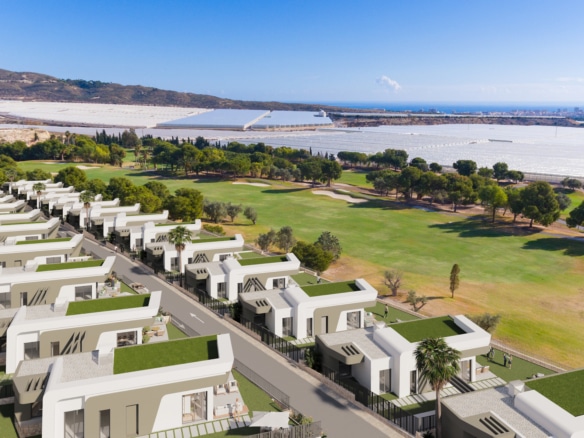 Villa independiente de nueva promocion en Alicante con vistas la golf y playa.